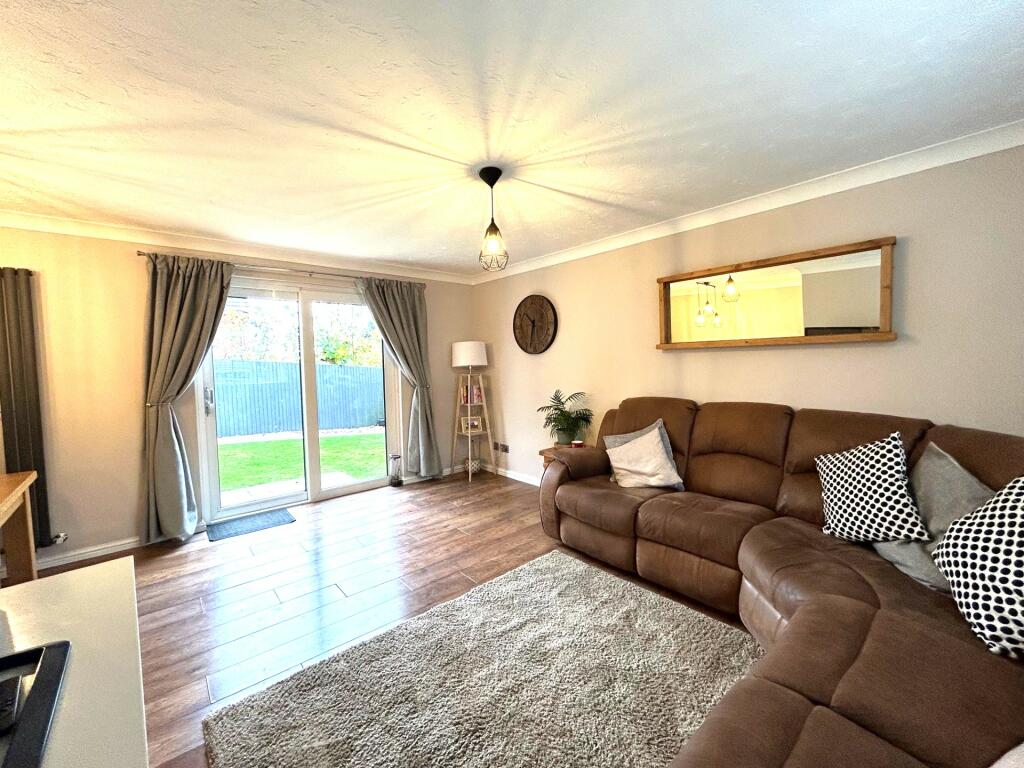 Lounge Dining Room ( image 3 )