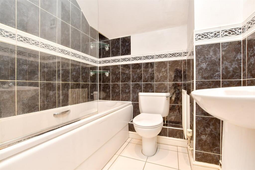 En-Suite Bathroom