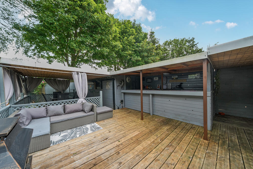 Outdoor Bar/Seating Area