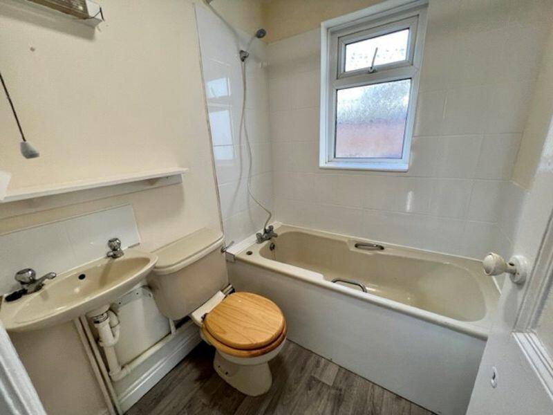 BATHROOM 6