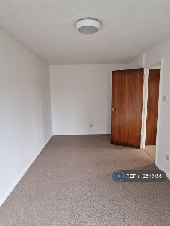 Lounge / Bedroom (Back)
