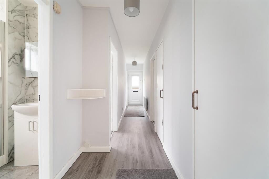 COURTLANDS CRESCENT, 58 (8).jpg