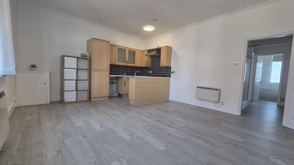 A well presented one bedroom first floor flat in 