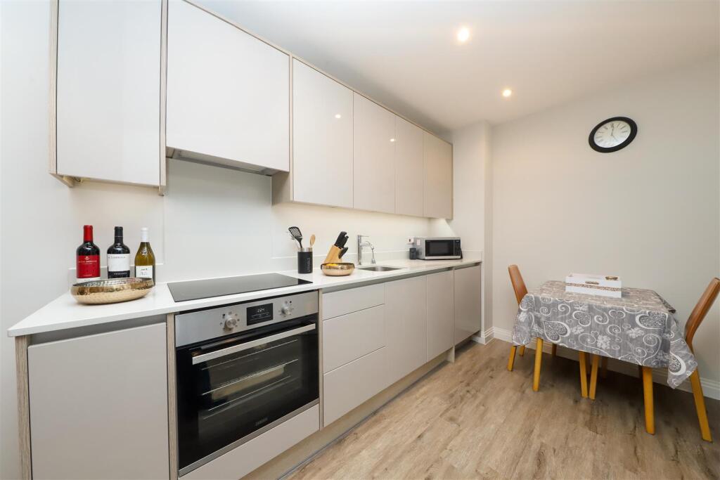 Kitchen breakfast area