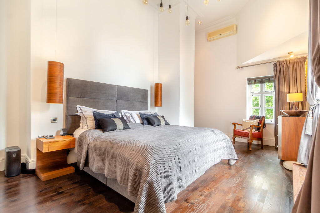 8605532-interior0...