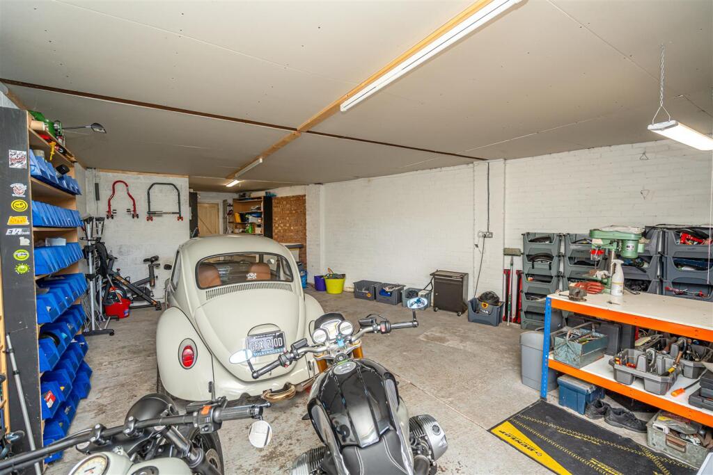 6 Palmers Way (30).jpg