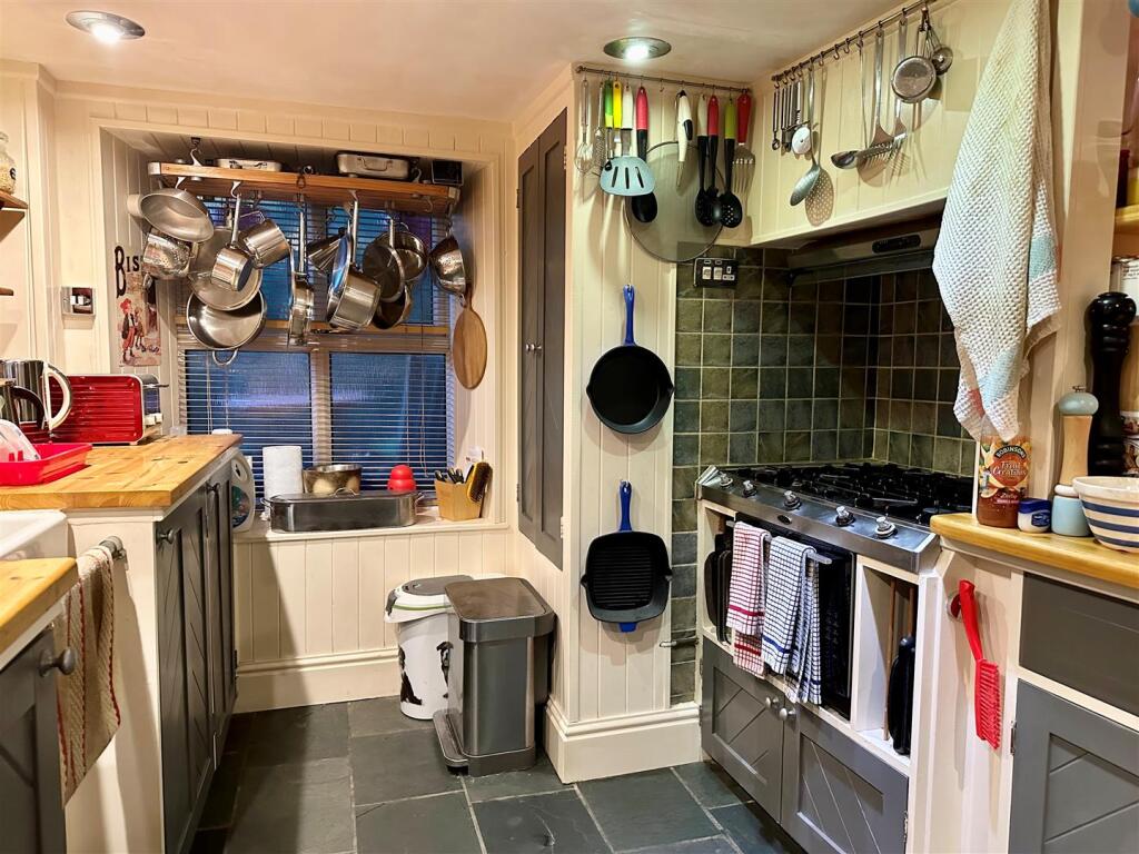 Kitchen 3.jpg