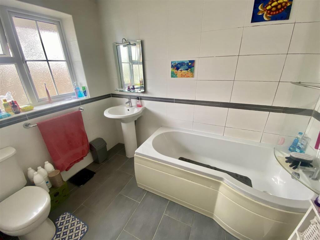 Bramleys Estate Agents - Fernhurst Close - Mirfiel