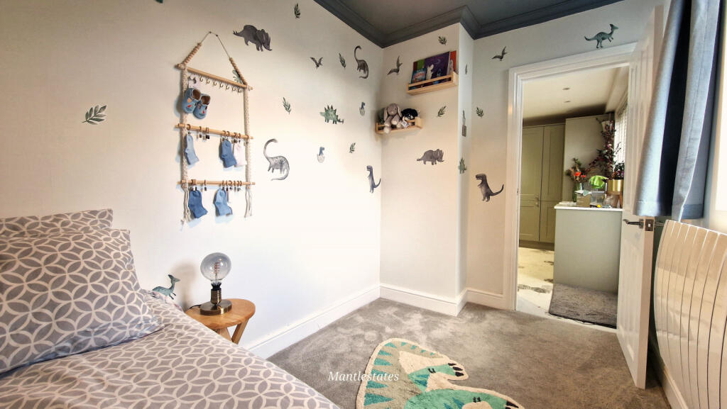 REAR BEDROOM