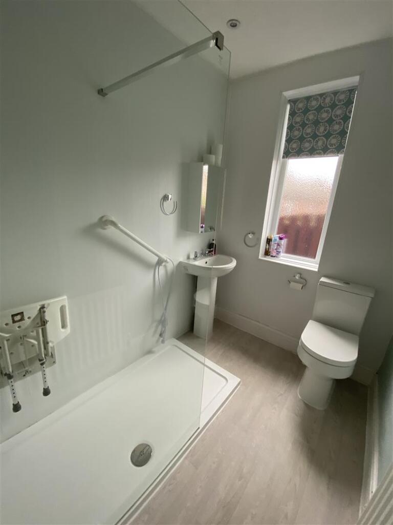 Shower room: