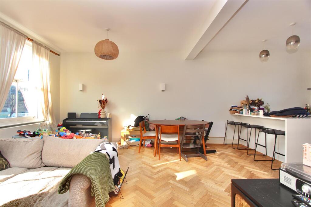 Stoke Newington Church Street, N16