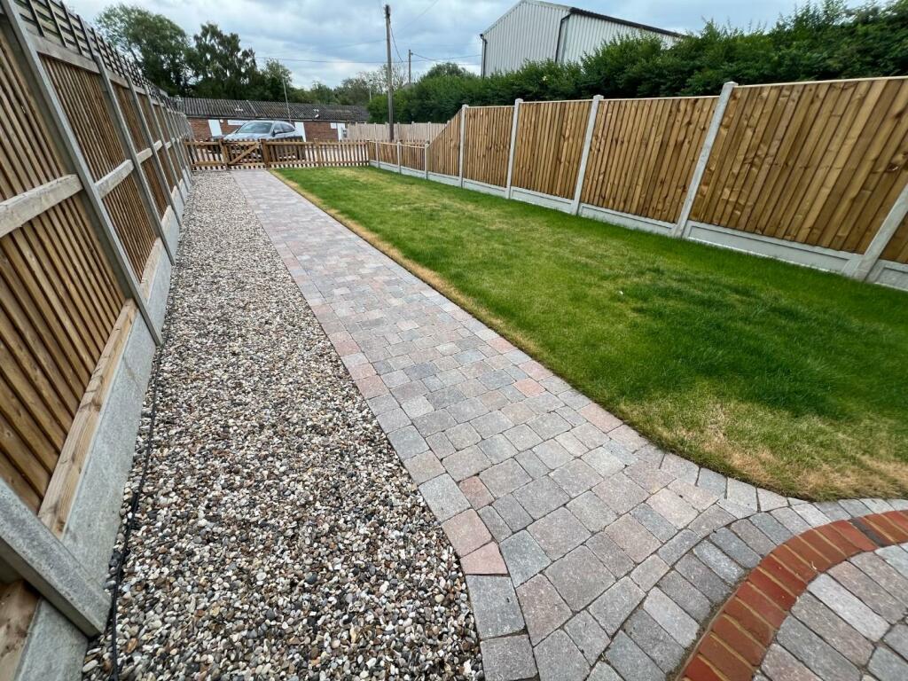 FRONT GARDEN