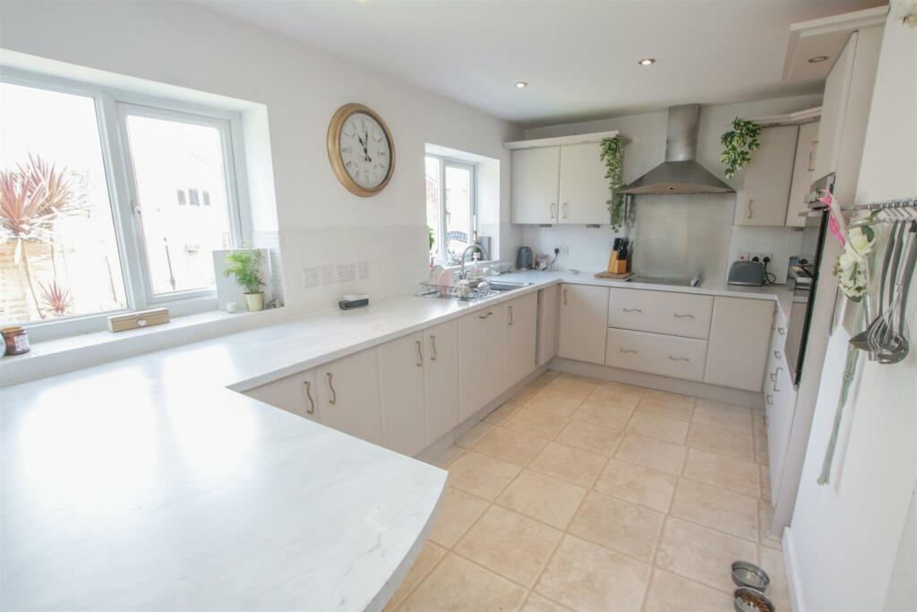 OPEN PLAN LIVING /DINING /KITCHEN