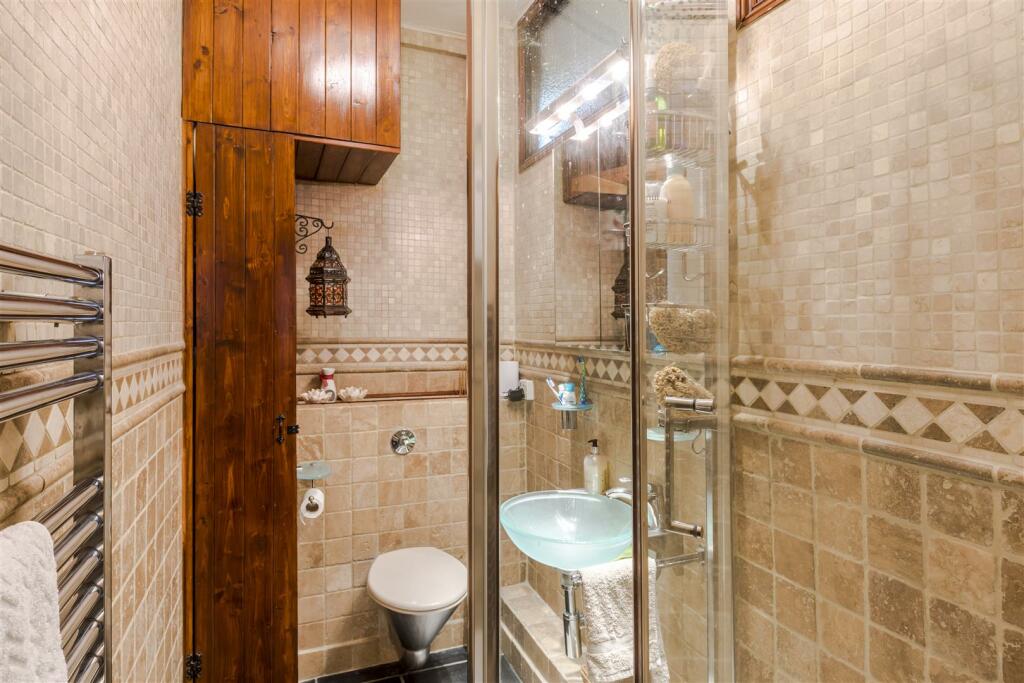 Shower room-2.jpg