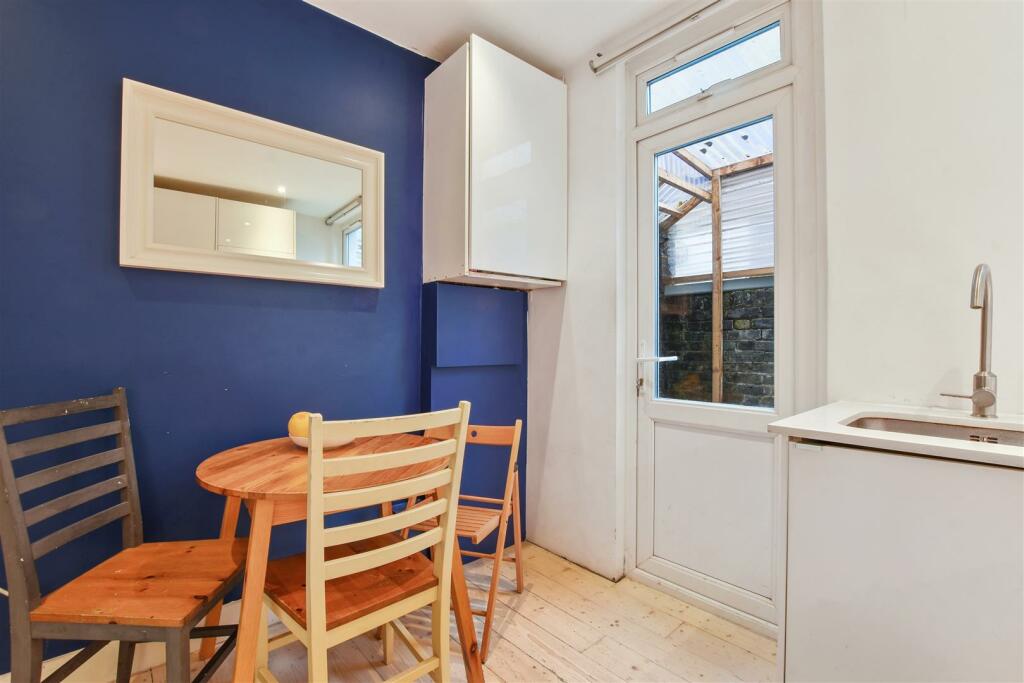 11-d498GCWT - GFF 14 Radcliffe Ave - Kitchen 2 -Or