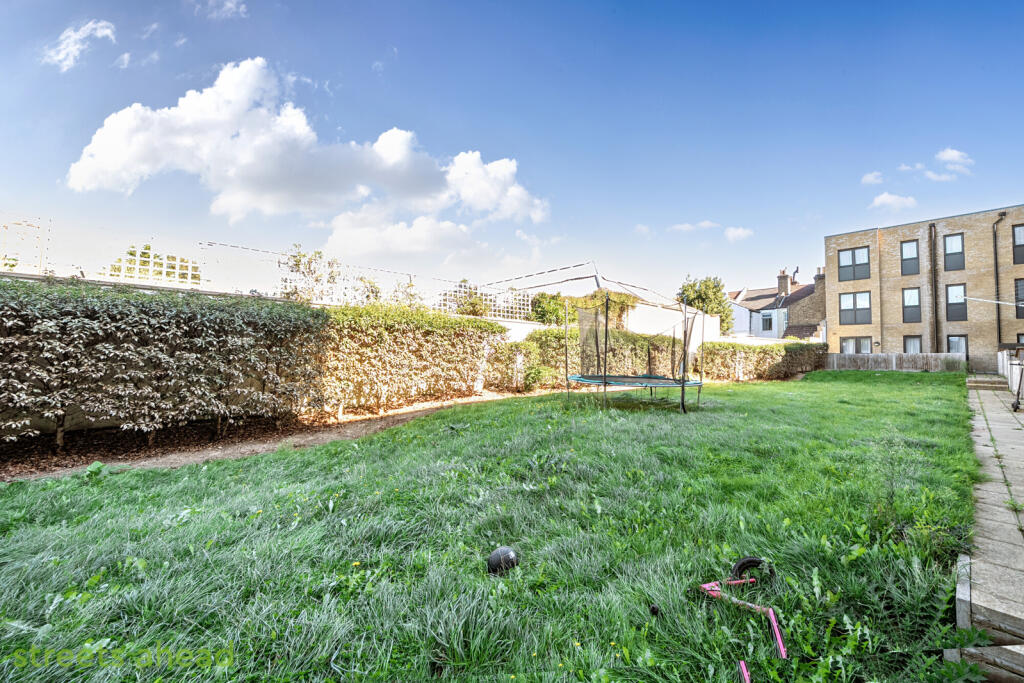 d2340600-f4ab-402...