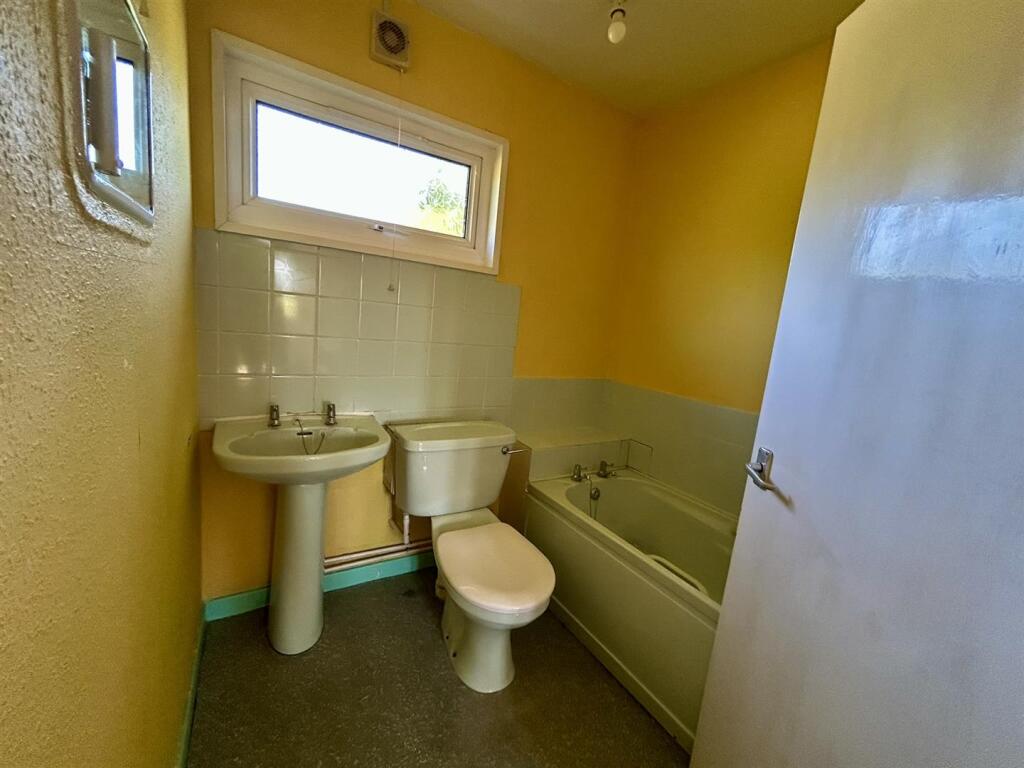 Bathroom (1).JPEG