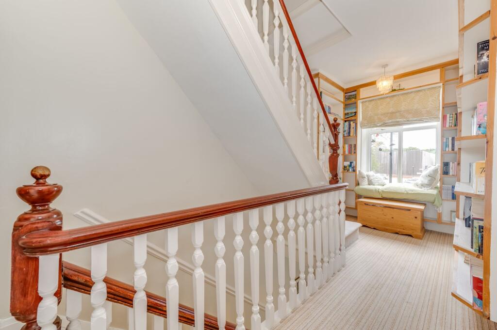 ENTRY WAY AND LANDING