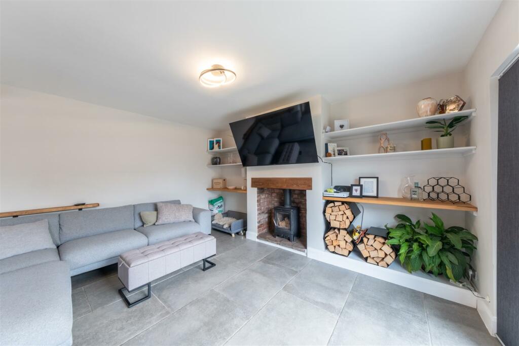10 Churchill Drive-008.jpg
