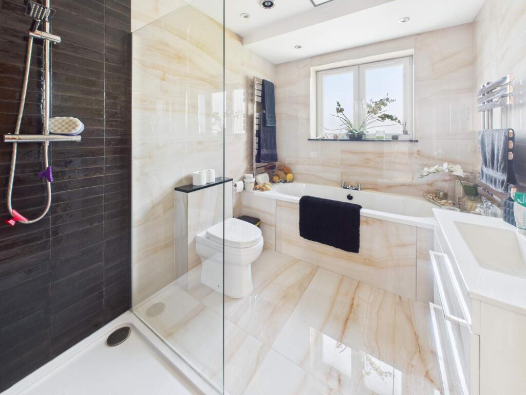 Bath/Shower Room