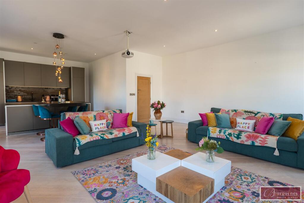 Open Plan Living Room/Kitchen