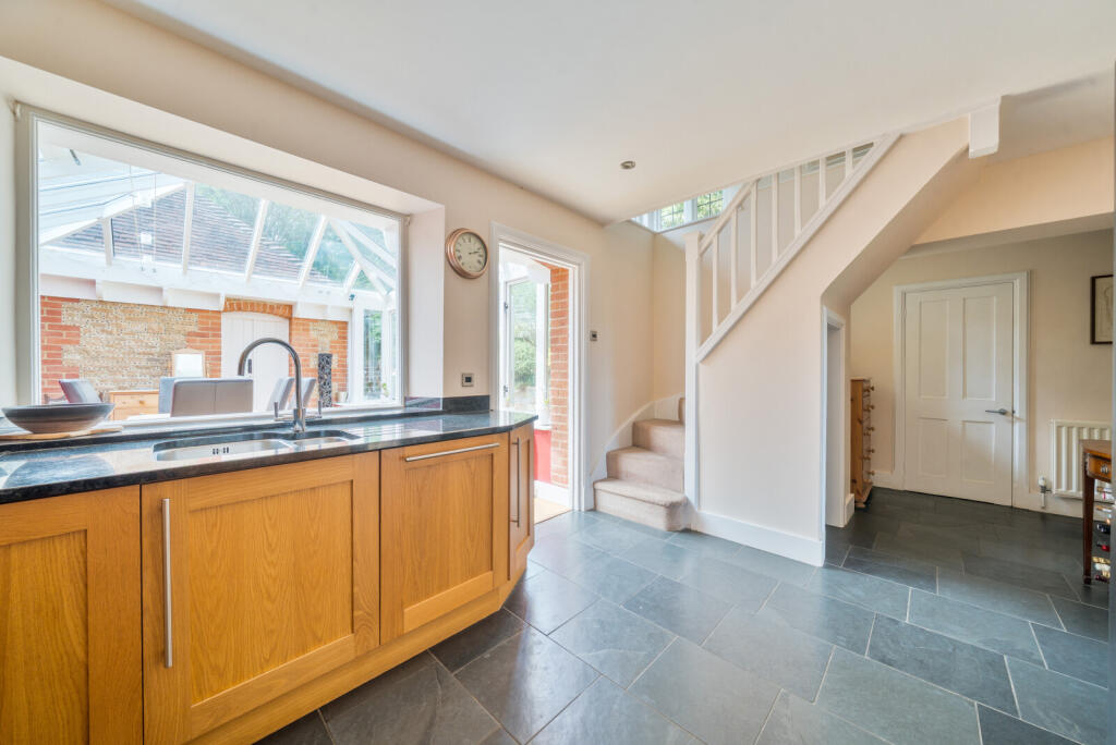 1319184-7-686415b...