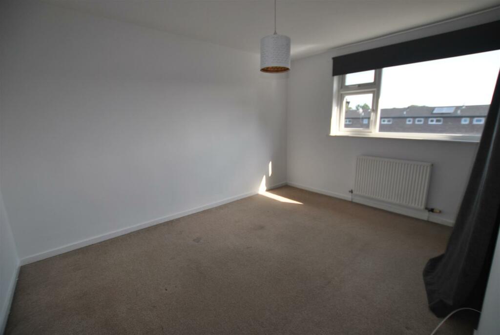 MAIN BEDROOM