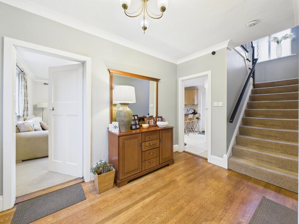 CAM04825G0-PR0192-STILL004