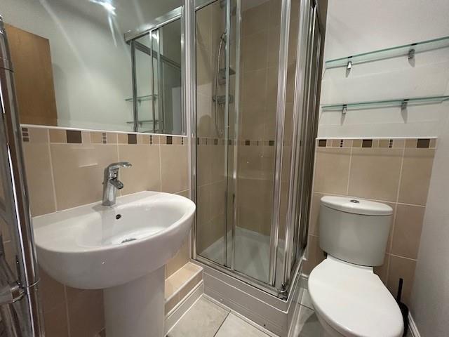 83 Elmhurst Court ensuite.jpg