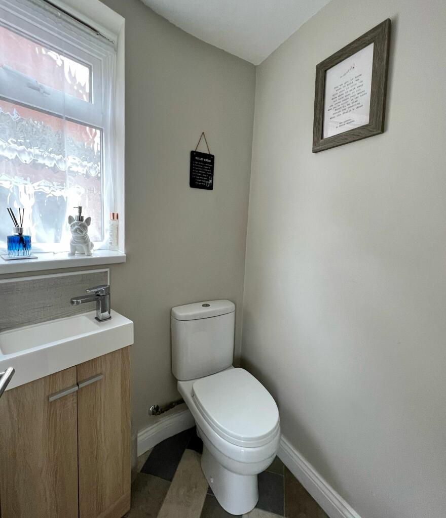 Cloakroom/Wc