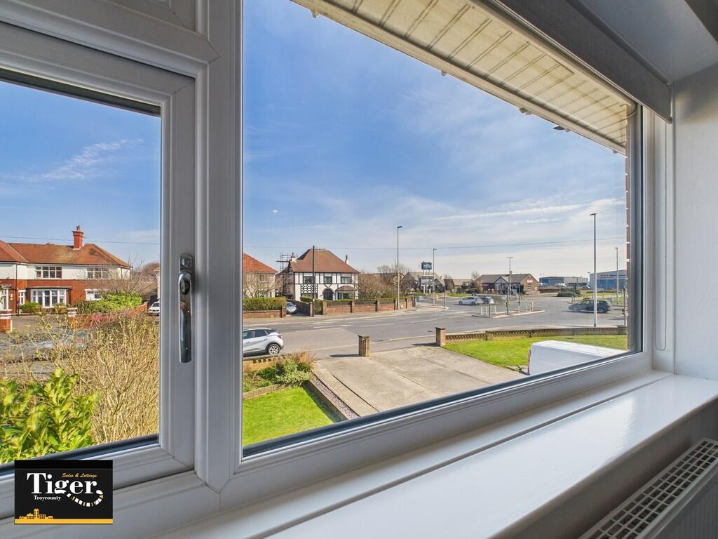 CAM02176G0-PR0523...