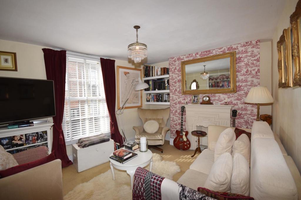Bed 3 Sitting Room.JPG