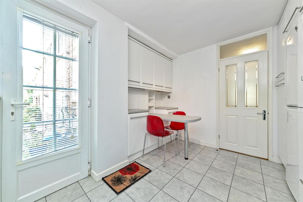 43WestminsterCourt-14.jpg