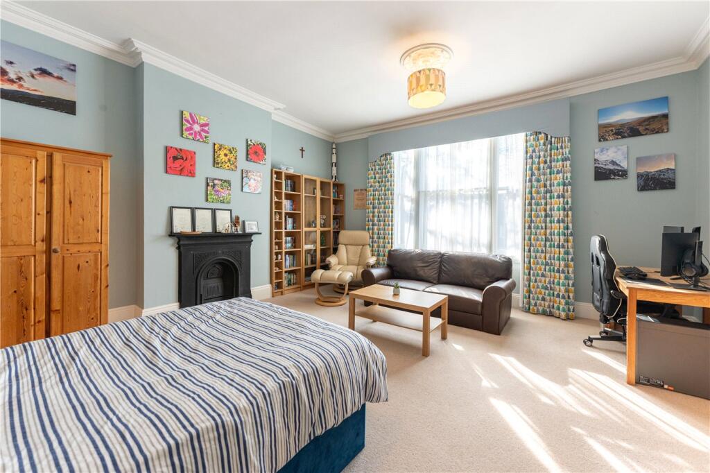 Master Bedroom To Fr