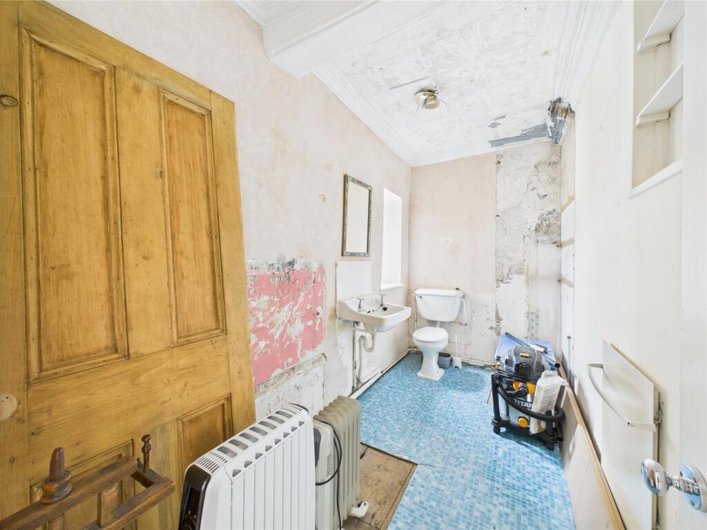 Bathroom.jpg