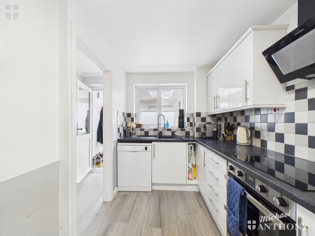 CAM03218G0-PR0705-STILL007