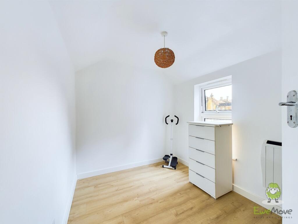 CAM01543G0-PR0097-STILL026