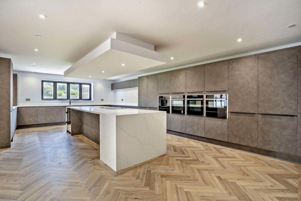 Kitchen / Breakfast area