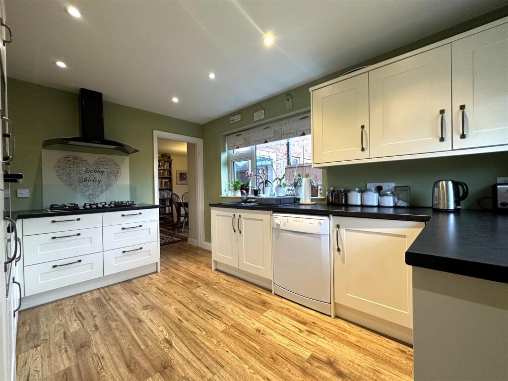 Lovely Modern Kitchen 704