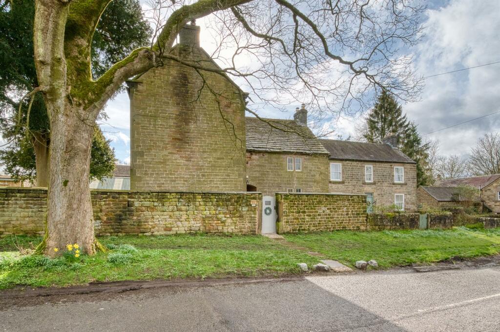 Manor Cottage entrance from road.jpg