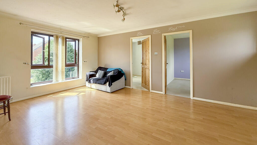 Lounge/dining roo...