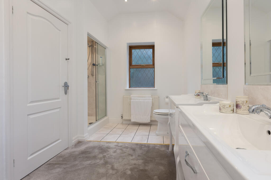 Master En-Suite