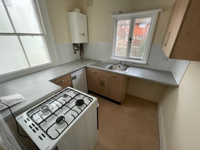Kitchen 2.jpg