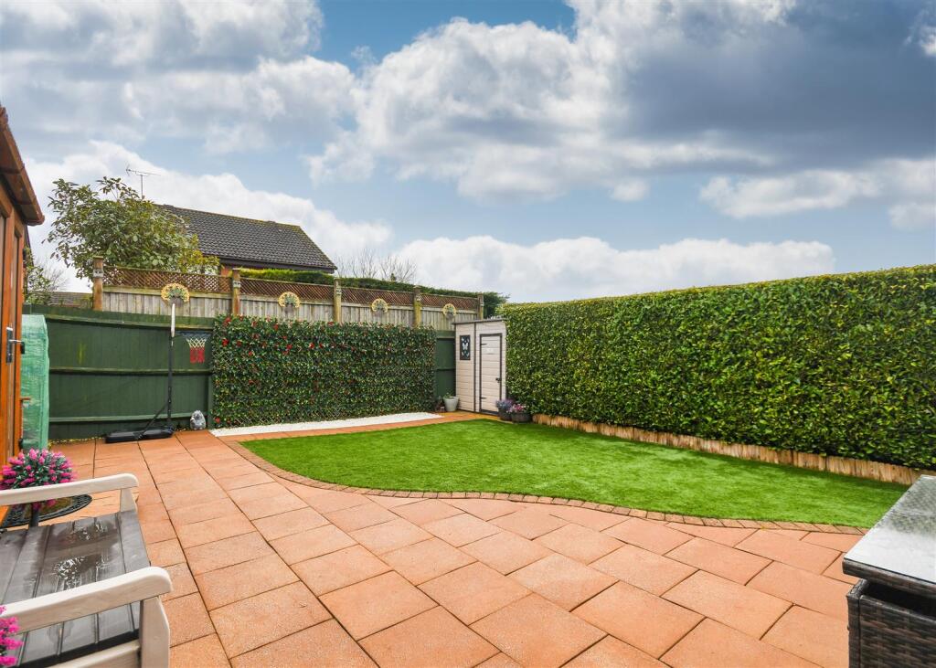 7 Griffiths Drive - Garden (2).jpg