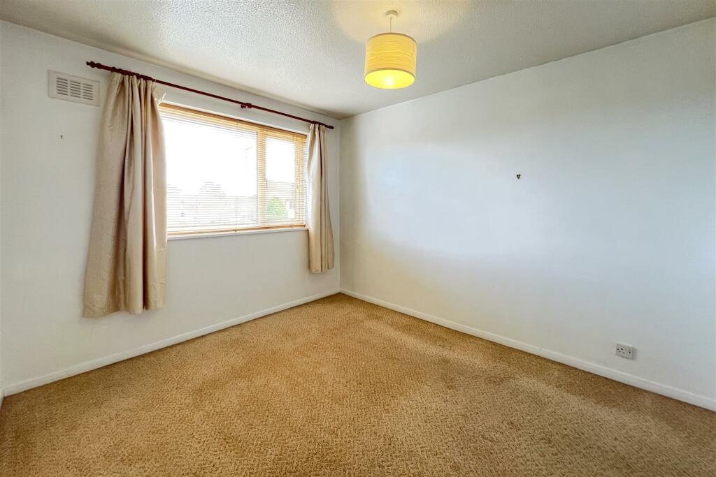 Bedroom  1.JPG