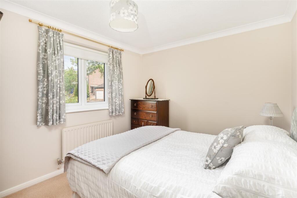 31 Foscote Rise -26.jpg