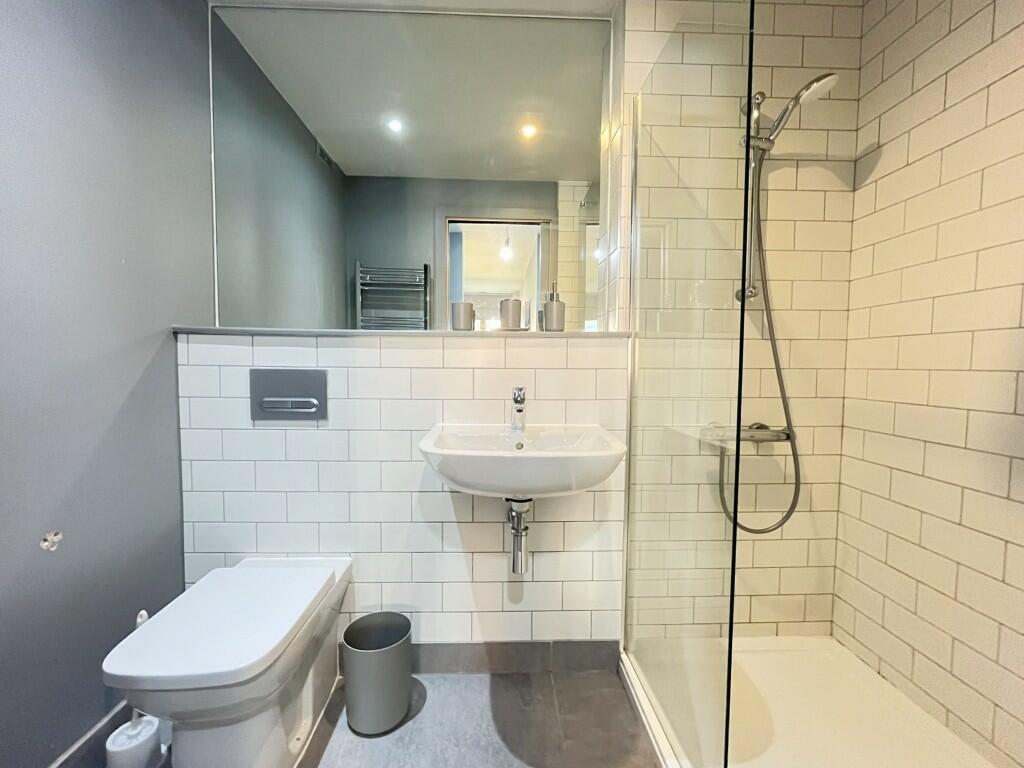 EN SUITE
