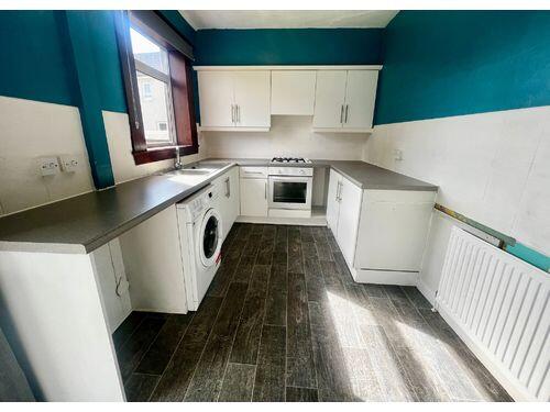 Kitchen (View 2)