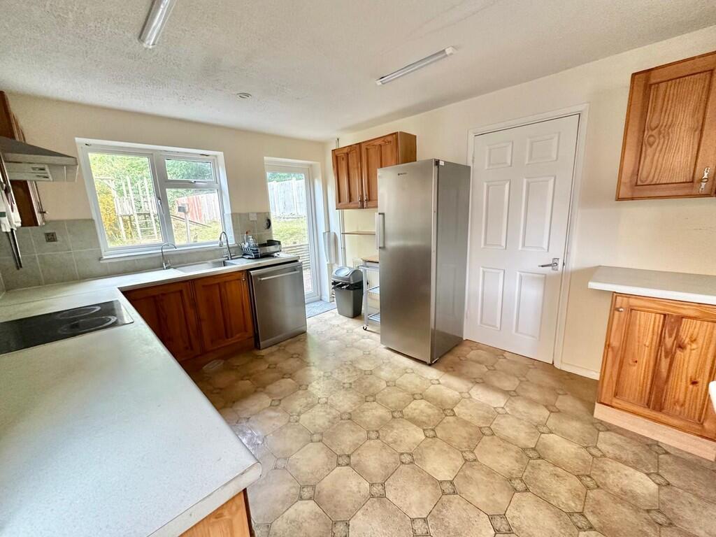 IMG-20251008-WA00...