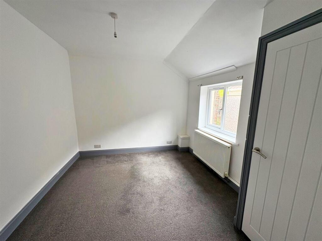 Bedroom 1a (edit).jpg